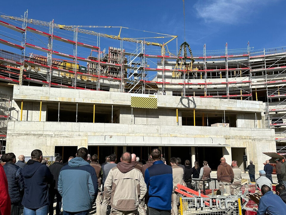 Mit der Fertigstellung des Rohbaus befindet sich der Neubau der Bertha-Benz-Schule in Sigmaringen auf der Zielgeraden.