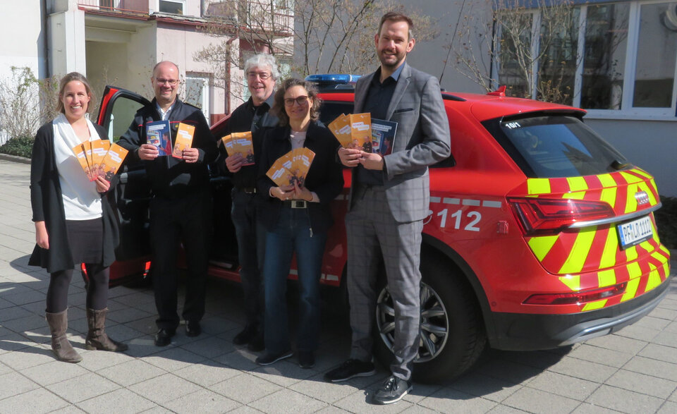 Von links: Erste Landesbeamtin Dr. Hilde Neidhardt, Kreisbrandmeister Carsten Sorg, Jürgen Hörstmann und Stefanie Frey (Pressestelle) sowie Landrat Bastian Rosenau.