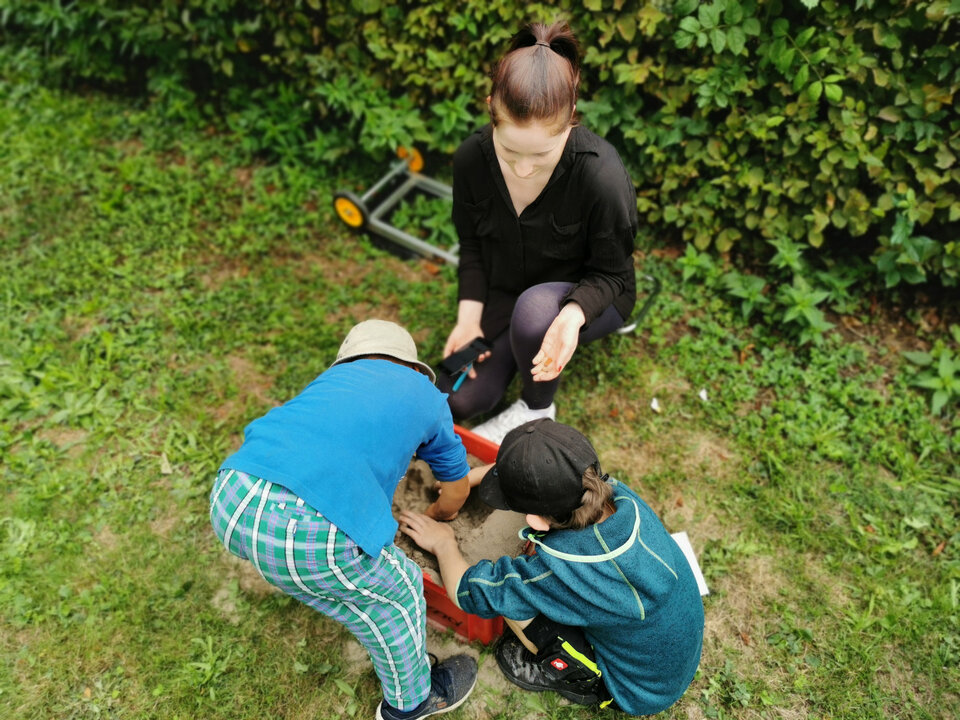 Die Auszubildenden helfen mit: Bei der Betreuung der Kinder von Mitarbeitenden während der Ferienspiele