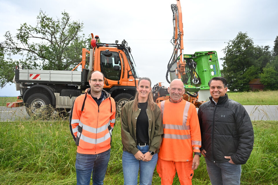 (V.l.n.r.) Markus Haisch (Stellvertretender Leiter Straßenmeisterei Calw), Sandra Hinke (Klimaleitstelle), Wolfgang Rentschler (Straßenmeisterei Calw) und Jörg Repple (Abteilungsleiter Straßenbau und -verkehr)