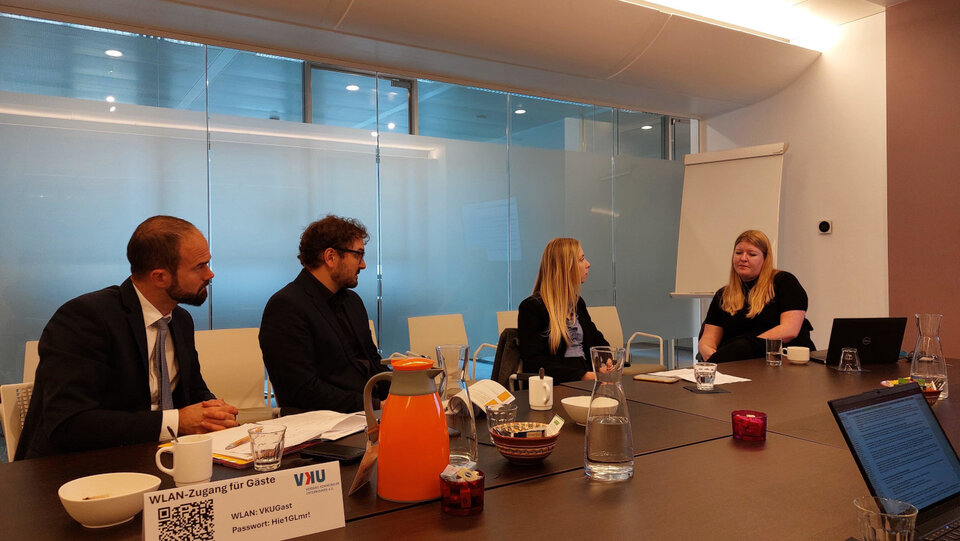 Im Gespräch mit Anna Leena Wacker, Senior-Referentin für Kreislaufwirtschaft und Mobilität beim VKU