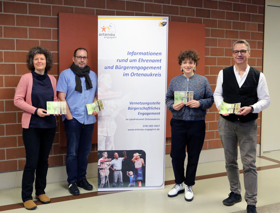 Aus dem Jahr 2020: v. l. Constanze Armbrecht, Volkshochschule Offenburg, Héctor Sala, Kontaktstelle für Selbsthilfegruppen, Lena Tilebein, vhs Ortenau und Ingo Kempf, Vernetzungsstelle Bürgerschaftliches Engagement, setzen sich für die Fortbildung von Ehrenamtlichen ein.