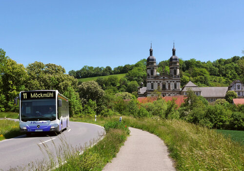 Die Regiobuslinie 11 verbindet die Gemeinde Dörzbach mit dem Möckmühler Bahnhof. Die Wegstrecke führt am ehemalige Zisterzienserkloster in Schöntal vorbei.