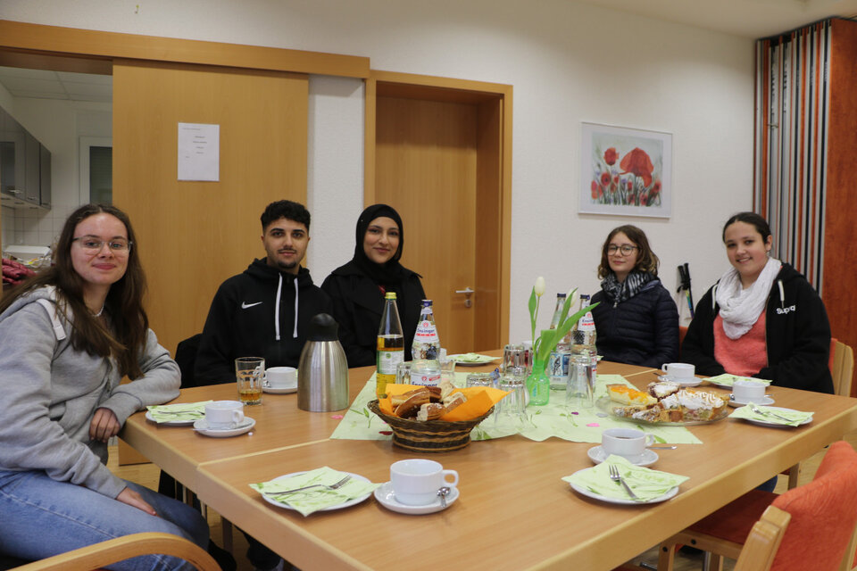 Schülerinnen und Schüler der Mörike-Realschule Mühlacker engagierten sich gerne und mit Erfolg beim Quartier2030-Projekt „Innenstadtbege(h)gnung“. Fortsetzung nicht ausgeschlossen. 