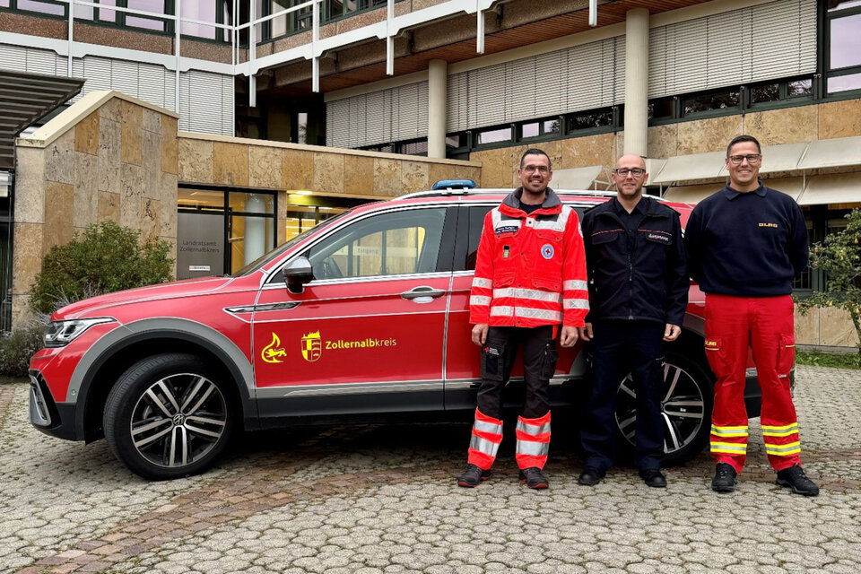 Austausch im Landratsamt (von links): Pascal Springer, Leiter der Wasserwacht Zollernalb des DRK Kreisverbands Zollernalb, Sven Röger, Leiter des Amts für Bevölkerungsschutz und Kreisbrandmeister, sowie Markus Maucher, Technischer Leiter Einsatz der DLRG Bezirk Zollernalb