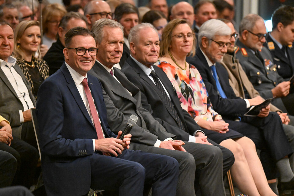 V. l.: Landrat Dr. Joachim Bläse, Bundespräsident a. D. Christian Wulff, Gerhard Ziegelbauer, Gesellschaft für Sicherheitspolitik (GSP), Sektion Ostwürttemberg, Jutta Straßer und Landrat a. D. Klaus Pavel