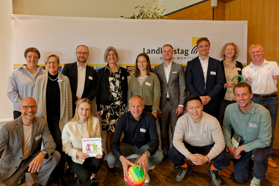 Ein Gruppenbild mit den Workshopleitungen sowie den Mitwirkenden des Marktplatzes