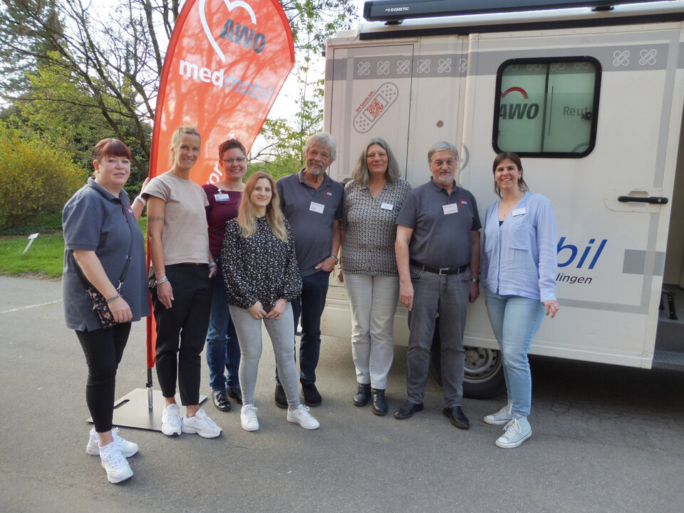 Organisiert wurde das Seminar im Rahmen des Projekts „Regionen für ärztliche Ausbildung“ von Kreisgesundheitsamt Reutlingen, AWO Reutlingen, dem Institut für Allgemeinmedizin und Interprofessionelle Versorgung und dem Bereich Studium und Lehre der Medizinischen Fakultät der Universität Tübingen. 