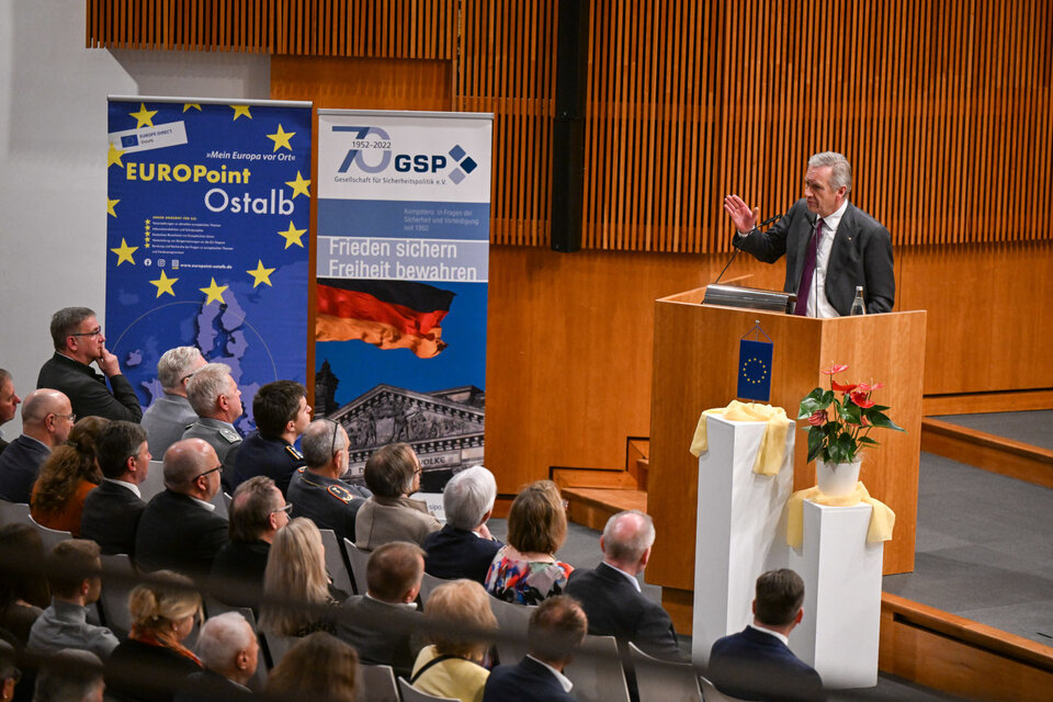 Bundespräsident a. D. Christian Wulff sprach vor rund 400 Gästen im Großen Sitzungssaal des Aalener Landratsamts.