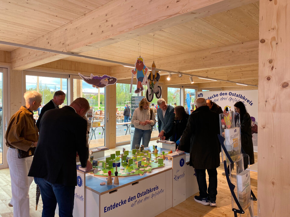 Impressionen aus dem Bereich Tourismus Ostalb mit großem Brettspiel