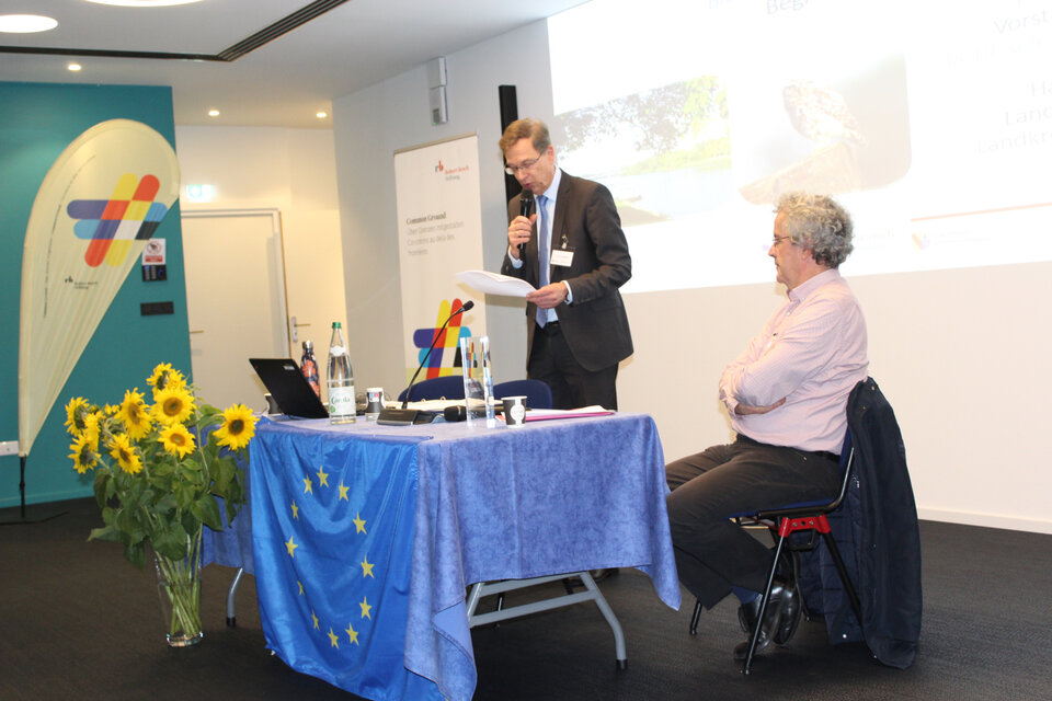 Gemeinsame Sitzung vom Kreistag Emmendingen mit dem französischen Partner, dem Comité Syndicale PETR Sélestat Alsace Centrale; hier: Landrat Hanno Hurth (Landkreis Emmendingen) und Präsident Patrick Barbier bei der Begrüßung