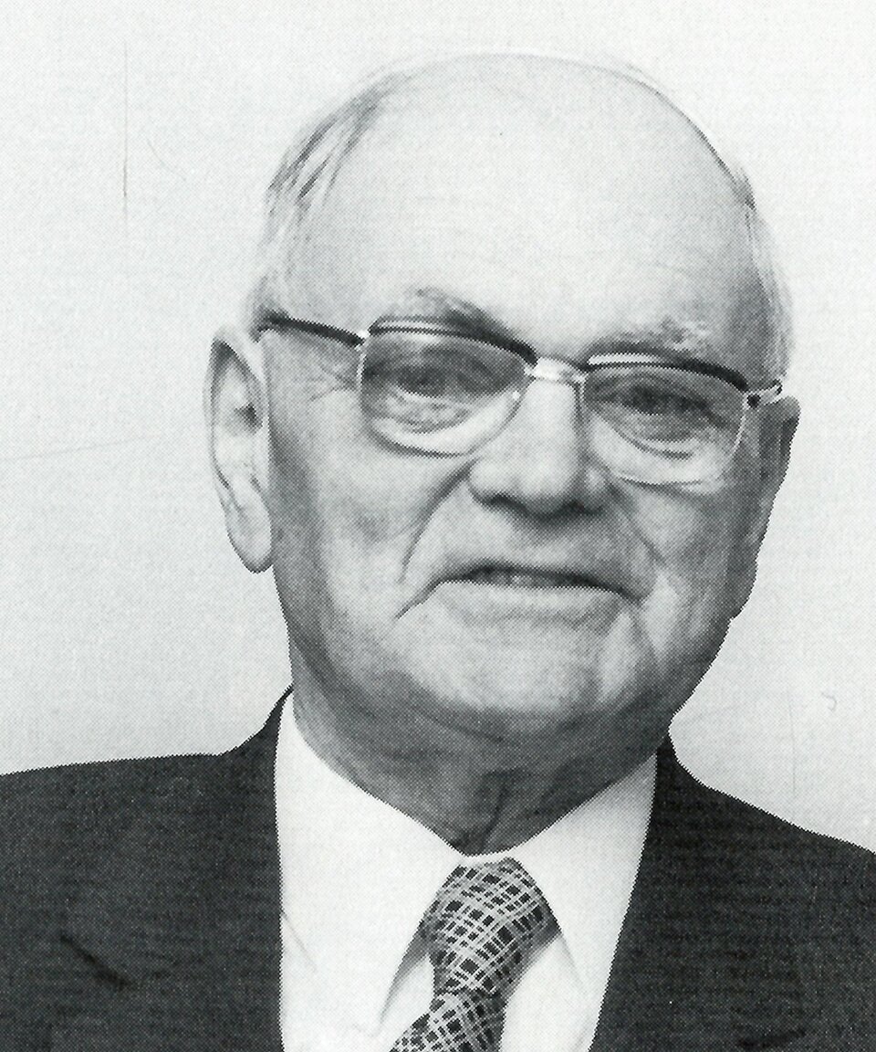 
Gustav Seebich (1899-1985) wurde 1956 zum ersten Präsidenten des Landkreistags Baden-Württemberg gewählt. Er war von 1948-1966 Landrat in Göppingen und von 1952 bis 1960 auch Präsident des Deutschen Landkreistags.
