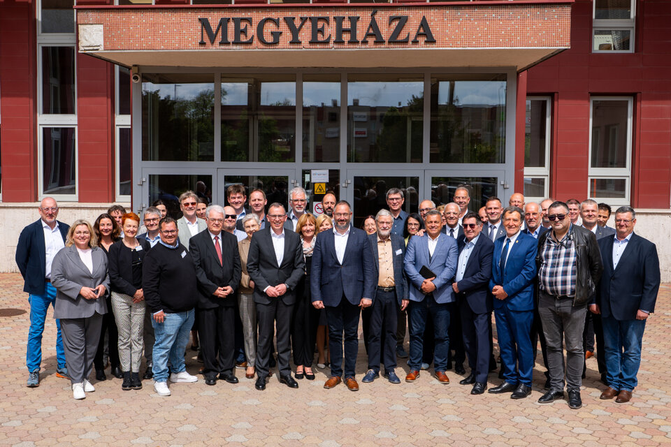 Anlässlich des 30-jährigen Partnerschaftsjubiläums des Schwarzwald-Baar-Kreises mit dem ungarischen Komitat Bács-Kiskun reiste eine Delegation mit Landrat Sven Hinterseh zu den Feierlichkeiten nach Ungarn. 