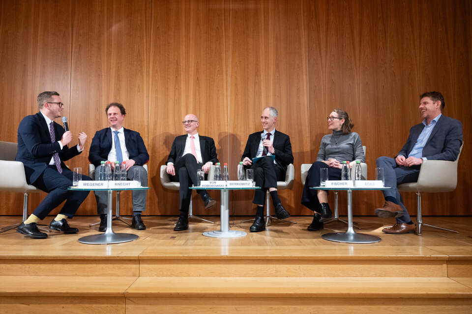 Podiumsdiskussion im Rahmen der gemeinsamen Veranstaltung der Kommunalen Landesverbände und Herrn Staatssekretär Florian Hassler: "Die Rolle der Kohäsionspolitik im grünen und digitalen Wandel - bereit für die Zukunft" am 29. November 2023 in der Landesvertretung Baden-Württemberg in Brüssel