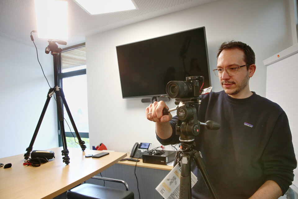 Christian Stumfohl vom Kreismedienzentrum Zollernalbkreis erstellt die Clips für die Kampagne. 