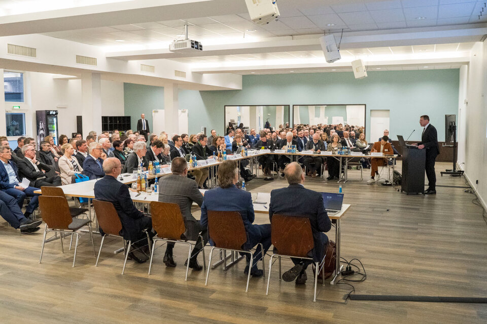 Im Tagungszentrum Hessenhöfe in Blaubeuren stellte Landrat Heiner Scheffold die Strategien des Alb-Donau-Kreises beim Ausbau erneuerbarer Energien vor.