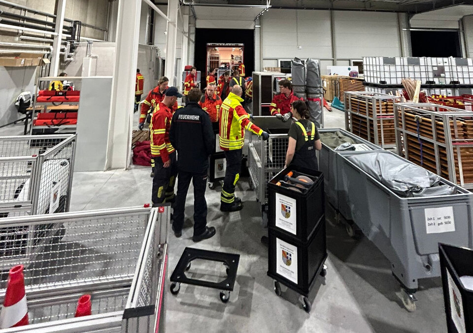 Das Landratsamt Karlsruhe unterstützt bei Einsätzen mit Logistik, die einzelne Einheiten nicht vorhalten können.