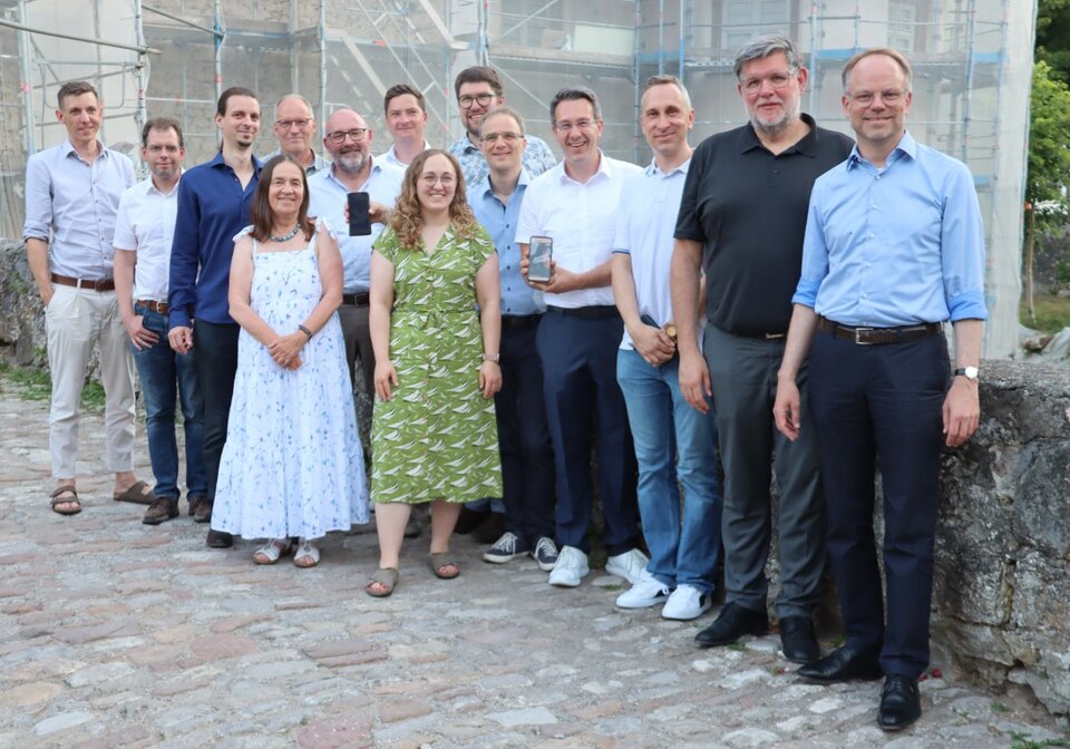 Präsentationsveranstaltung im Wasserschloss Glatt mit den Projektbeteiligten. Im Bild vorne rechts Landrat Christoph Keckeisen (Rottweil), zweiter von vorne Landrat Dr. Ulrich Fiedler (Reutlingen). 