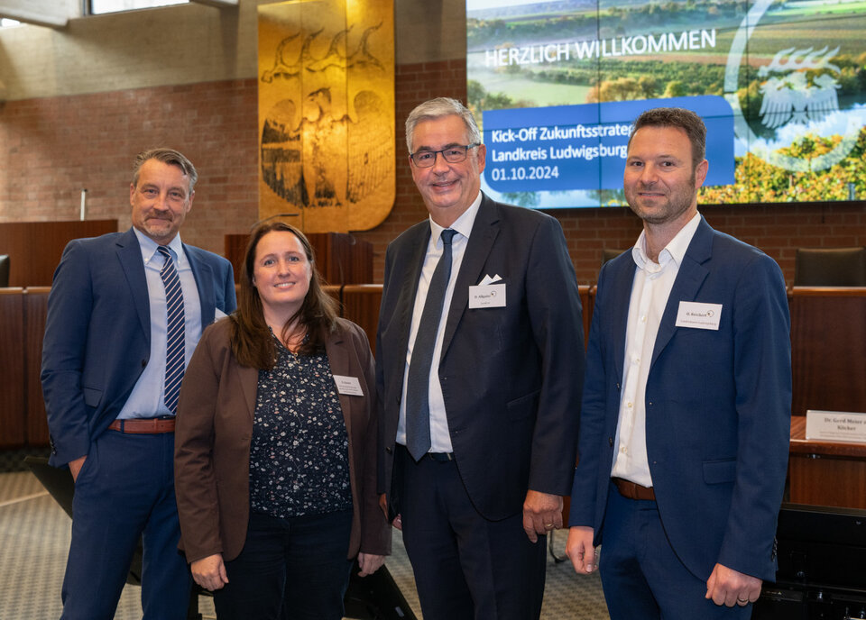 Dr. Gerd Meier zu Köcker (Geschäftsstellenleitung VDI VDE Innovation + Technik GmbH), Nadine Kaiser (WiRO - Wirtschaftsförderungsgesellschaft mbH Region Ostwürttemberg), Landrat Dietmar Allgaier und Oliver Reichert (von links; Landratsamt Ludwigsburg)