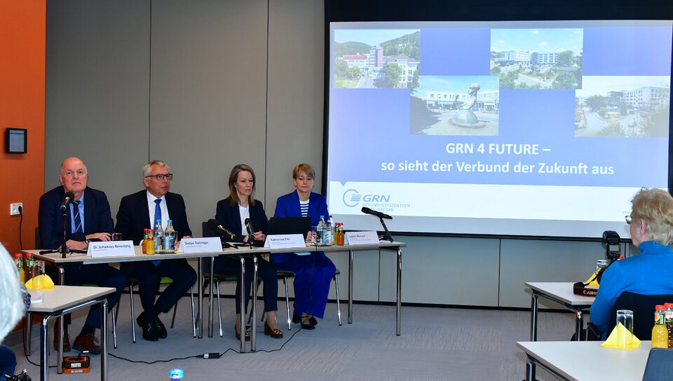 Pressekonferenz zum Thema "GRN 4 Future". V.l.n.r.: GRN-Ressortleiter Medizin, Dr. Johannes Berentelg, Landrat Stefan Dallinger, GRN-Geschäftsführerin Katharina Elbs, GRN-Geschäftsführerin Judith Masuch.