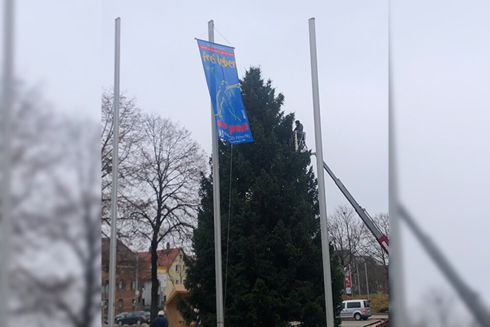 'Frei leben - ohne Gewalt' - die Landkreisverwaltung zeigt Flagge gegen Gewalt gegen Frauen und Mädchen