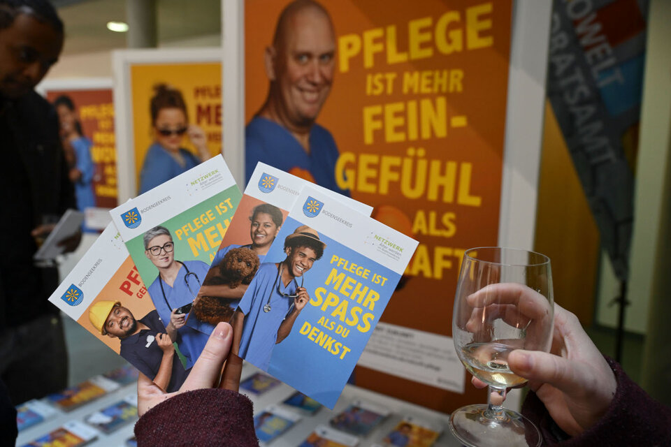 Postkarten mit verschiedenen Pflegemotiven