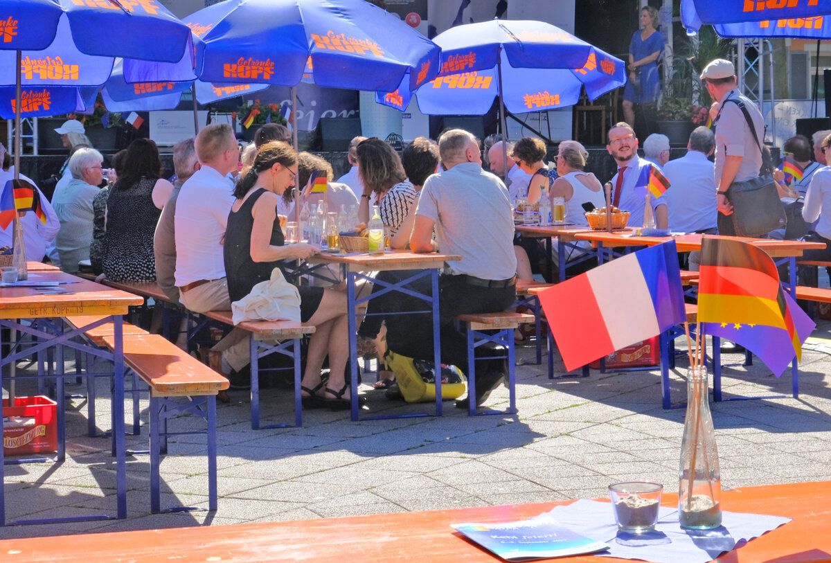 Ein herausragendes Beispiel für die gelebte Europaarbeit war das grenzüberschreitende Jubiläum unter dem Motto „Grenzenlos feiern in Kehl – 30 ans d’amitié franco-allemande“ am 8. September 2023.