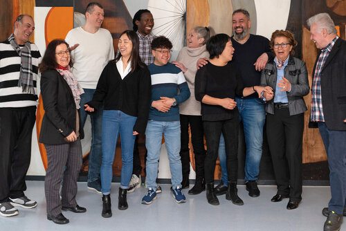 Sprachmittlerinnen und Sprachmittler haben Spaß im Rahmen ihrer Qualifizierung.