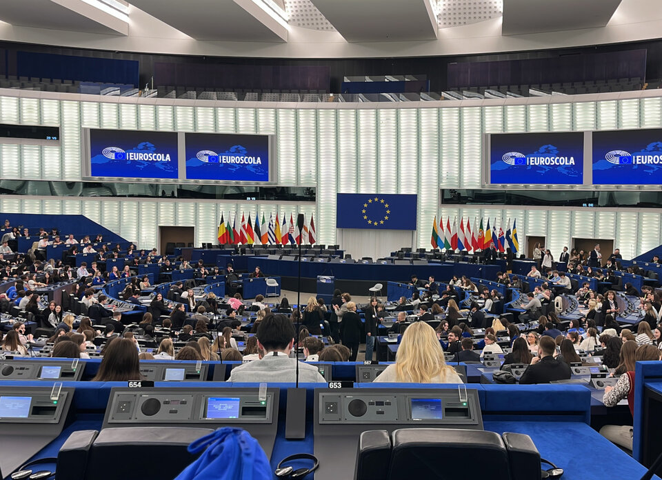 Der beeindruckende Blick in den Plenarsaal des Europäischen Parlaments, der extra für die „Euroscola“ vorbereitet wurde. 