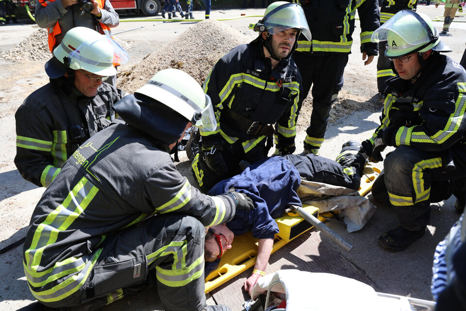 Ein Mann wurde von einem Stahlrohr "gepfählert" (Station "Kämpferbahn").