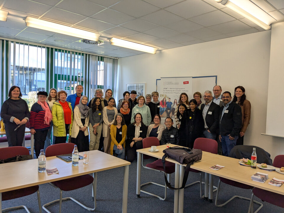 Die Teilnehmenden der ersten Informationsveranstaltung zum Mentoringprogramm für internationale Pflegekräfte
